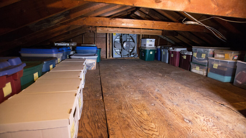 Discard unwanted items, Downsize the home attic junk removal